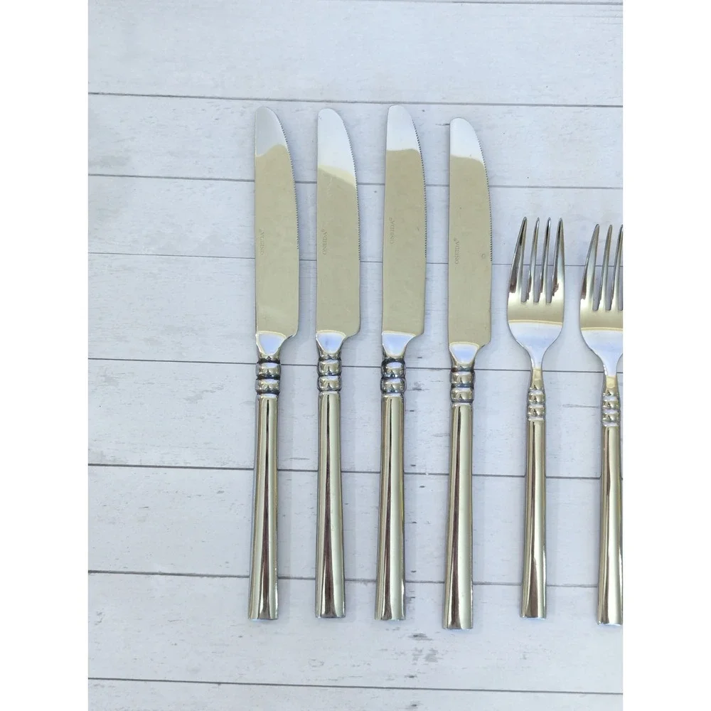 Oneida 18/10 Tortola 3 Salad Fork, 4 Soup Spoon, 4 Dinner Knives Mixed Lot of 11